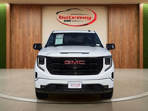 Used 2022 GMC Sierra 1500 Elevation w/ Elevation Premium Package AWD/4WD image 2