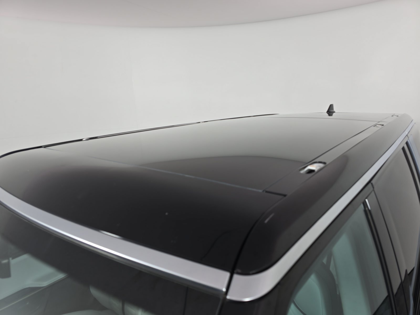 Used 2023 Rivian R1S Launch Edition Quad AWD/4WD image 13