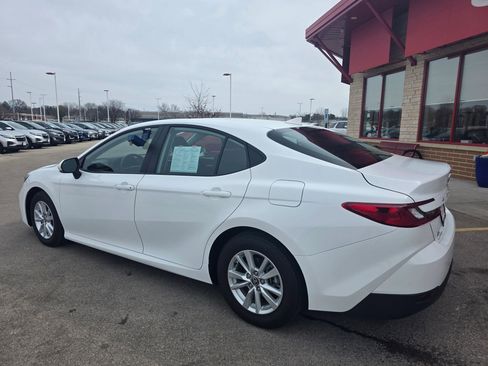 Used 2025 Toyota Camry LE image 5