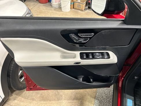 New 2026 Lincoln Aviator AWD w/ Jet Appearance Package image 13