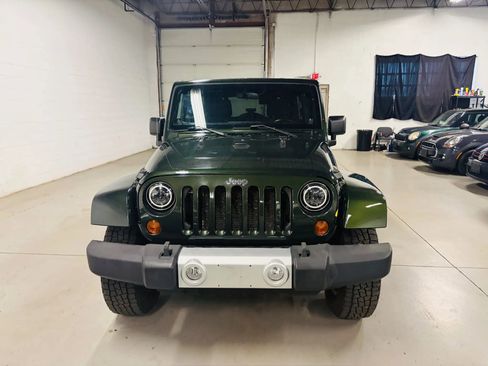 Used 2011 Jeep Wrangler Unlimited Sahara w/ Dual Top Group AWD/4WD image 3