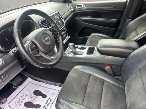 Used 2019 Jeep Grand Cherokee Altitude AWD/4WD image 11