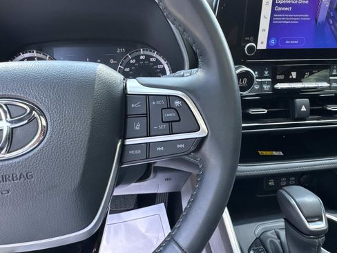 Used 2024 Toyota Highlander XSE image 23