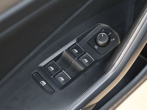 Used 2024 Volkswagen Jetta SE FWD image 27