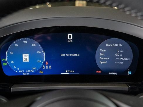 New 2024 Porsche Macan 4 Electric image 27