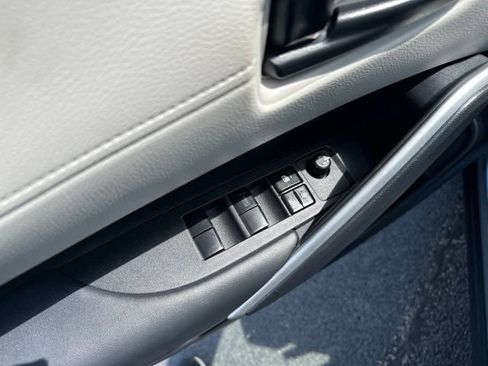 Used 2025 Toyota Corolla Cross L FWD image 19