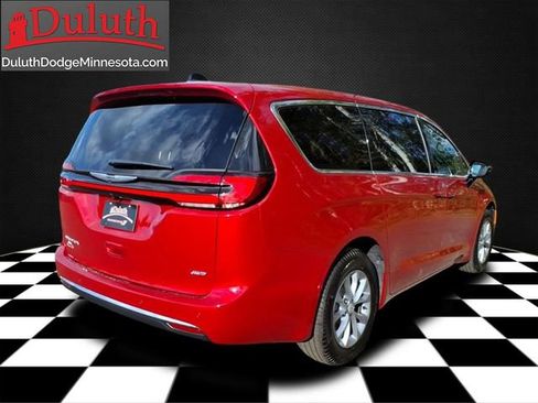 New 2026 Chrysler Pacifica Select image 3