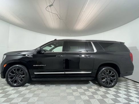 Used 2023 GMC Yukon XL Denali image 4
