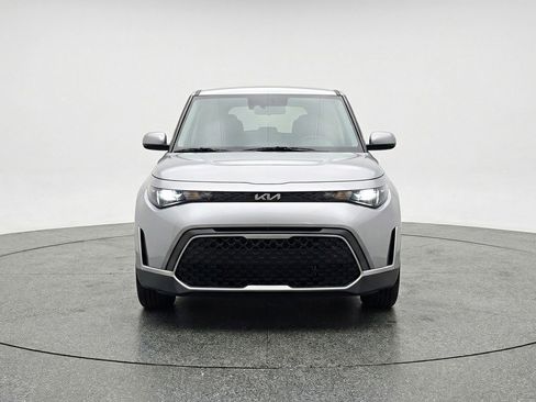 Used 2025 Kia Soul LX w/ LX Technology Package FWD image 2