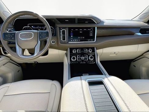 Used 2021 GMC Yukon Denali w/ Denali Premium Package image 7