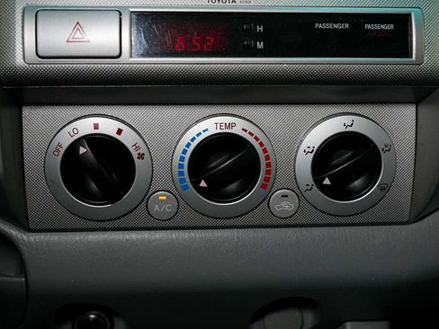 Used 2006 Toyota Tacoma PreRunner RWD image 24