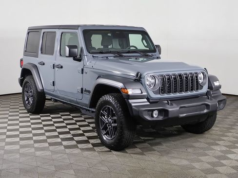 Used 2026 Jeep Wrangler Unlimited Sport AWD/4WD image 2