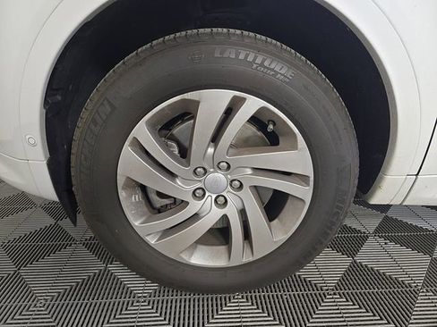 Used 2024 Land Rover Discovery Sport S image 9