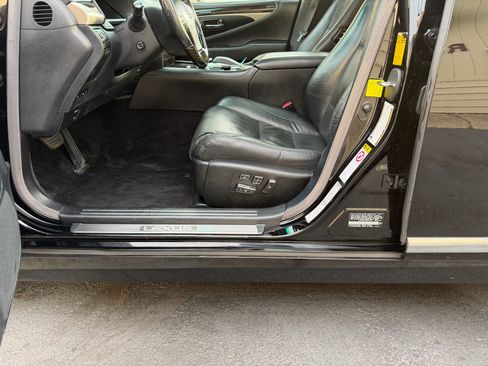 Used 2013 Lexus LS 460 AWD image 25