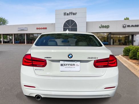 Used 2018 BMW 320i xDrive Sedan w/ Convenience Package AWD/4WD image 5