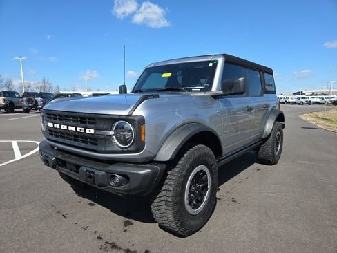 Used 2022 Ford Bronco Black Diamond w/ Sasquatch Package AWD/4WD image 2