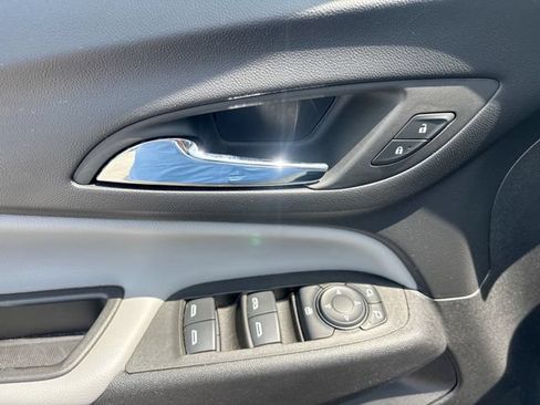 Used 2023 Chevrolet Equinox LT FWD image 13