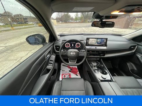 Used 2025 Nissan Rogue Platinum image 25