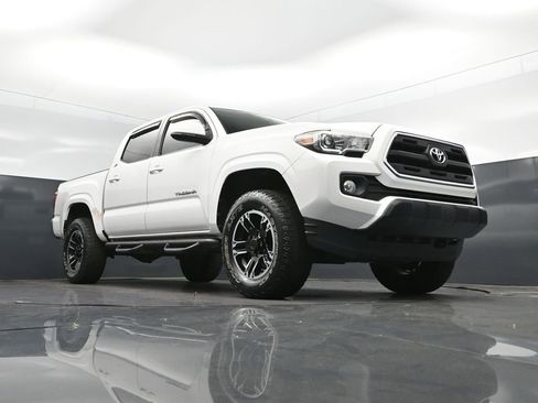Used 2016 Toyota Tacoma SR5 w/ Towing Package RWD image 45