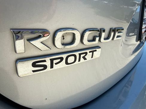 Used 2019 Nissan Rogue Sport S FWD image 8