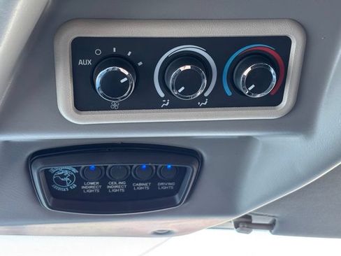 Used 2017 GMC Savana 2500 Extended RWD image 30