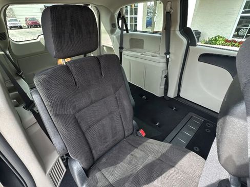 Used 2019 Dodge Grand Caravan SE w/ UConnect Hands-Free Group FWD image 26