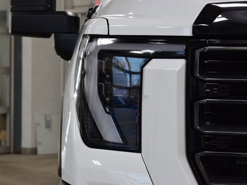 Used 2024 GMC Sierra 2500 AT4 w/ AT4 Preferred Package image 12