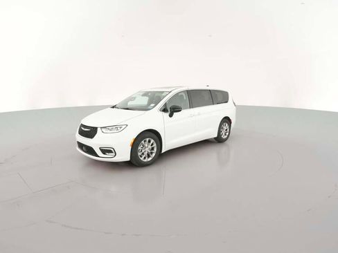 New 2026 Chrysler Pacifica Limited image 4