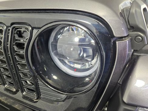 Used 2025 Jeep Gladiator Sport AWD/4WD image 22