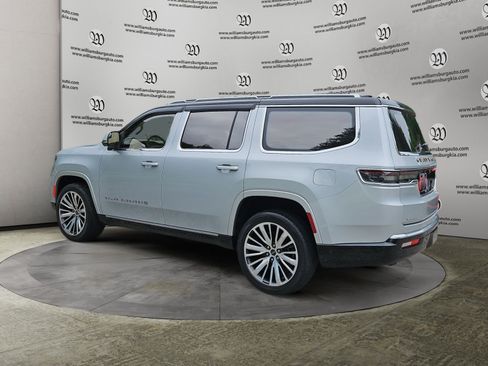 Used 2022 Jeep Grand Wagoneer Series III AWD/4WD image 3