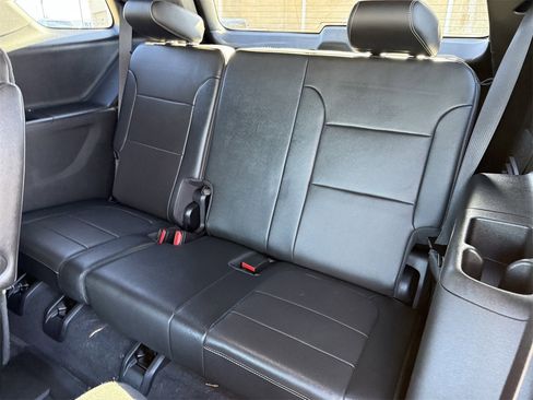Used 2023 Chevrolet Traverse Premier image 29