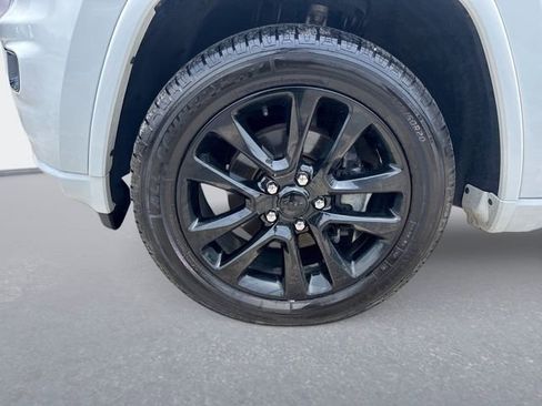 Used 2019 Jeep Grand Cherokee Altitude AWD/4WD image 10