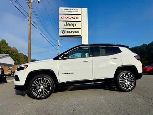Used 2022 Jeep Compass Limited w/ Elite Group image 2