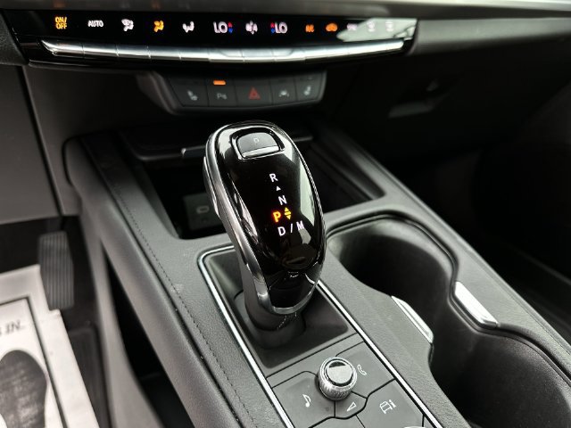 Used 2024 Cadillac XT4 Luxury w/ Cold Weather Package FWD image 28