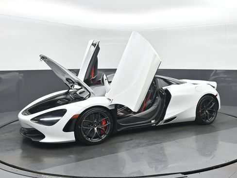 Used 2020 McLaren 720S Performance RWD image 34