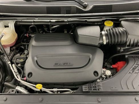 Used 2022 Chrysler Pacifica Touring-L w/ Uconnect Theater Family Group image 23