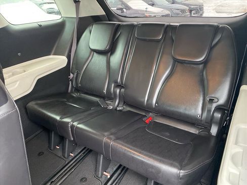 Certified 2024 Kia Carnival EX image 21