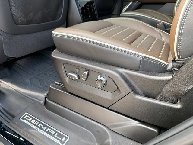 Used 2025 GMC Yukon Denali Ultimate AWD/4WD image 28