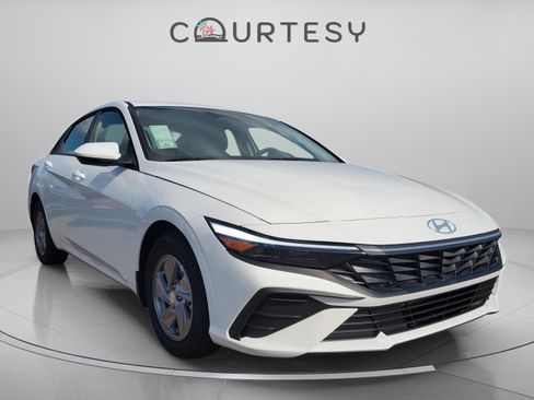 New 2026 Hyundai Elantra SE image 4