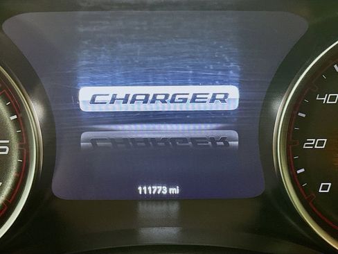Used 2019 Dodge Charger SXT w/ Leather Interior Group image 15