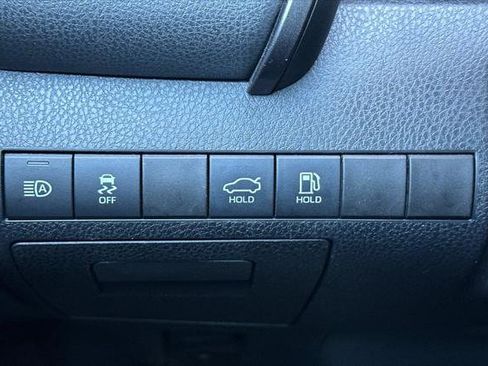 Certified 2020 Toyota Camry SE FWD image 28