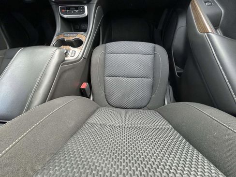 Used 2023 GMC Acadia SLE w/ Driver Convenience Package image 15