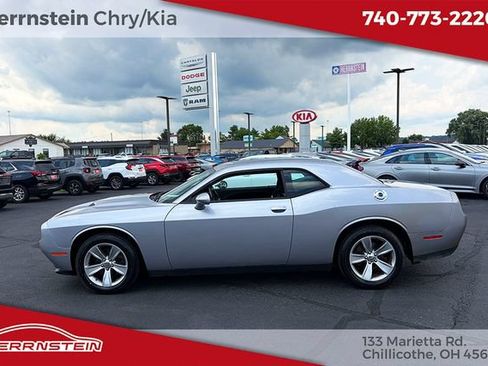 Used 2016 Dodge Challenger SXT RWD image 4