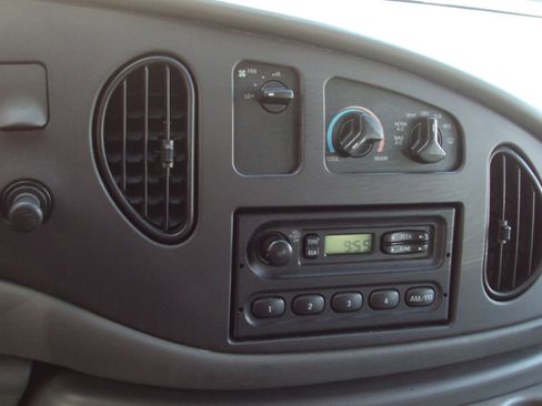 Used 2007 Ford E-150 and Econoline 150 image 28