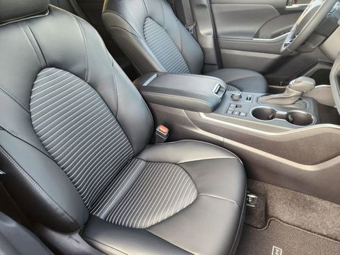 New 2026 Toyota Highlander XSE image 10