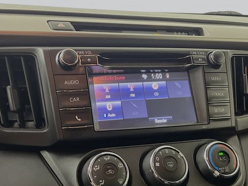 Used 2018 Toyota RAV4 LE FWD image 27