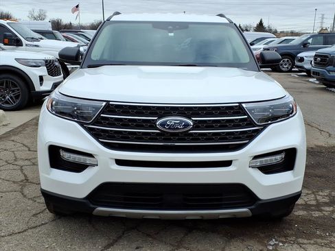 Used 2023 Ford Explorer XLT w/ Equipment Group 202A image 8