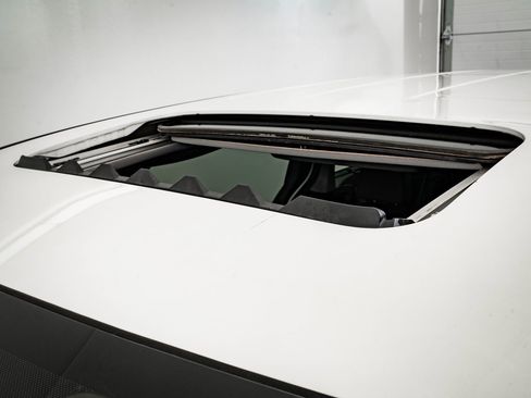 Used 2018 Honda Odyssey Elite image 14