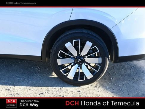 Used 2025 Mitsubishi Outlander SE image 22