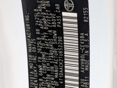 Used 2026 Toyota Camry SE FWD image 33